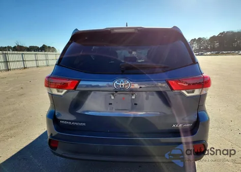 2018 Toyota Highlander Se z USA, uszkodzony, nr VIN 5TDJZRFHXJS490442